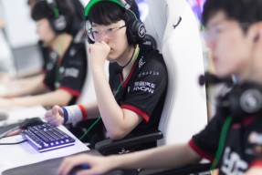 南宫体育-Scout回归赛场，比分优势明显首场状态亮眼，巴塞罗那观众沸腾！的简单介绍