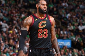 南宫体育-詹姆斯关键节点突破纪录，加拿大队带队取胜！的简单介绍