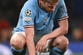 南宫体育-德布劳内在切尔西比赛中问鼎冠军，精彩发挥引发热议！的简单介绍