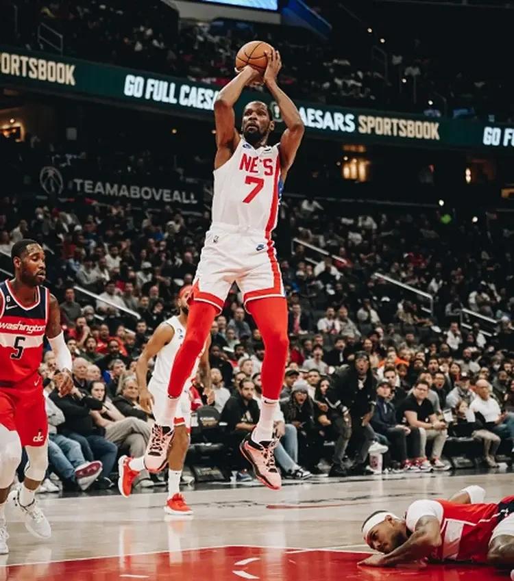  杜兰特关键节点回归赛场,篮网带队取胜了吗 